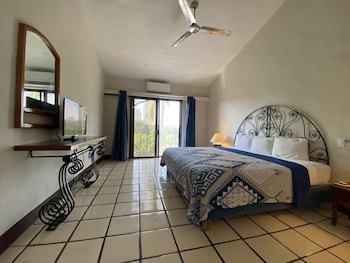 Puerto De Luna Pet Friendly & Family Suites Hotel