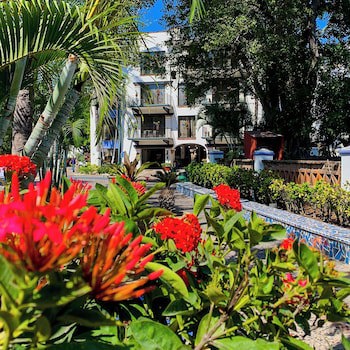 Puerto De Luna Pet Friendly & Family Suites Hotel