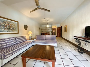Puerto De Luna Pet Friendly & Family Suites Hotel