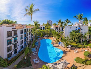 Puerto De Luna Pet Friendly & Family Suites Hotel