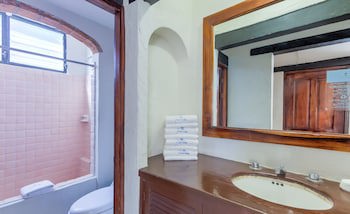 Puerto De Luna Pet Friendly & Family Suites Hotel