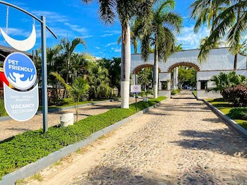 Puerto De Luna Pet Friendly & Family Suites Hotel
