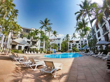 Puerto De Luna Pet Friendly & Family Suites Hotel