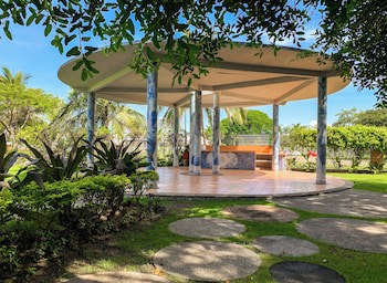 Puerto De Luna Pet Friendly & Family Suites Hotel