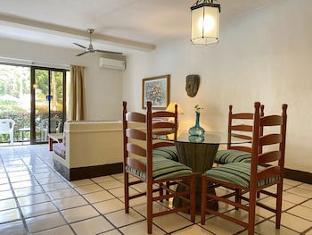 Puerto De Luna Pet Friendly & Family Suites Hotel