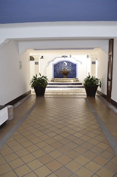 Puerto De Luna Pet Friendly & Family Suites Hotel