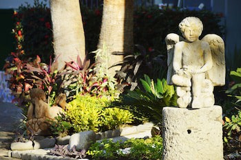 Puerto De Luna Pet Friendly & Family Suites Hotel