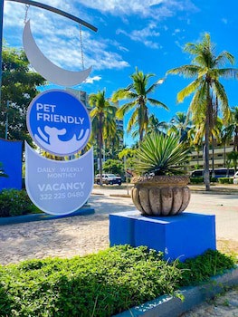 Puerto De Luna Pet Friendly & Family Suites Hotel