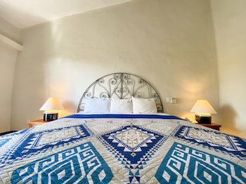Puerto De Luna Pet Friendly & Family Suites Hotel