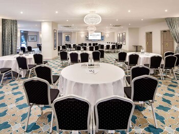 Mercure Chester Abbots Well Hotel