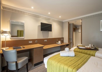 The Hog's Back Hotel & Spa Farnham
