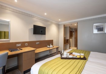 The Hog's Back Hotel & Spa Farnham