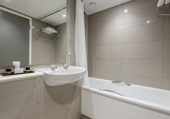 The Hog's Back Hotel & Spa Farnham