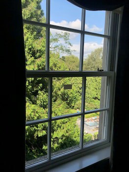 Alexander House And Utopia Spa