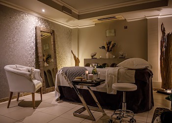 Alexander House And Utopia Spa