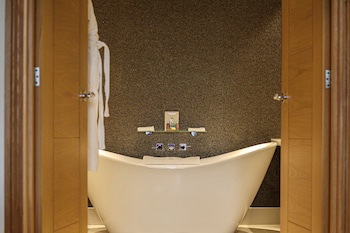 Alexander House And Utopia Spa