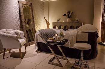 Alexander House And Utopia Spa