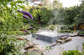 Alexander House And Utopia Spa
