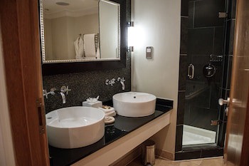 Alexander House And Utopia Spa