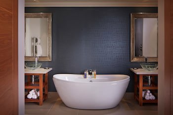 Alexander House And Utopia Spa