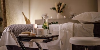 Alexander House And Utopia Spa