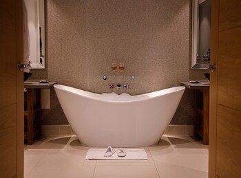 Alexander House And Utopia Spa