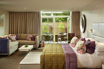 Alexander House And Utopia Spa