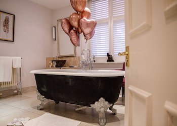 Alexander House And Utopia Spa