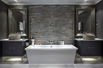Alexander House And Utopia Spa