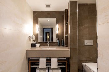 Doubletree By Hilton London West End