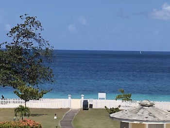 Allamanda Beach Hotel