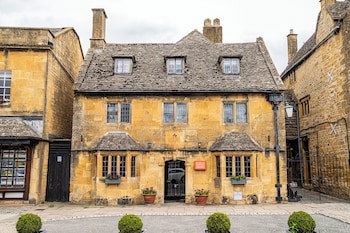 The Lygon Arms - An Iconic Luxury Hotel