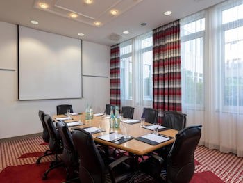 Holiday Inn Frankfurt Airport - Neu-Isenburg by IHG galeri fotoğrafı