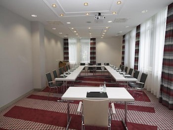 Holiday Inn Frankfurt Airport - Neu-Isenburg by IHG galeri fotoğrafı
