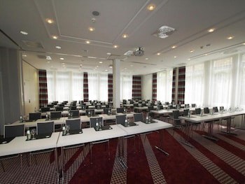 Holiday Inn Frankfurt Airport - Neu-Isenburg by IHG galeri fotoğrafı