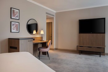 Doubletree By Hilton Dartford Bridge
