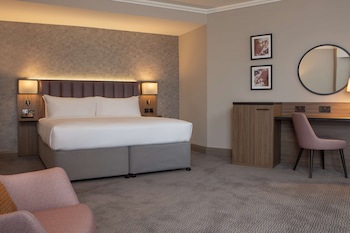 Doubletree By Hilton Dartford Bridge