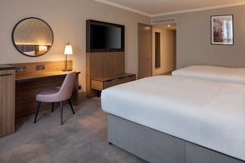 Doubletree By Hilton Dartford Bridge