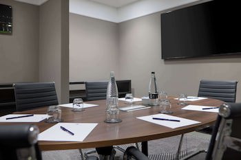 Doubletree By Hilton Dartford Bridge