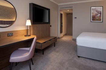 Doubletree By Hilton Dartford Bridge