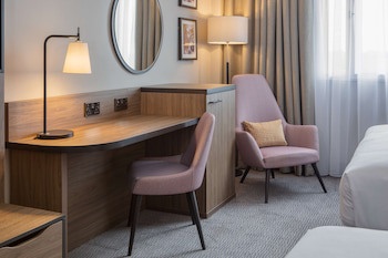 Doubletree By Hilton Dartford Bridge