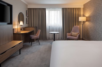 Doubletree By Hilton Dartford Bridge