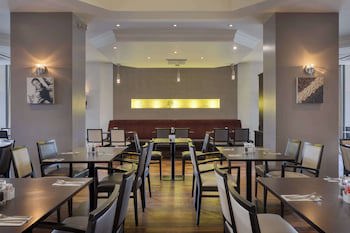 Doubletree By Hilton Dartford Bridge