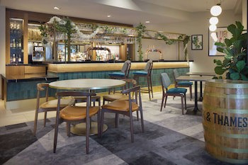 Doubletree By Hilton Dartford Bridge
