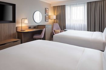 Doubletree By Hilton Dartford Bridge