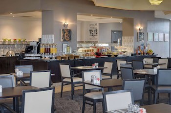 Doubletree By Hilton Dartford Bridge