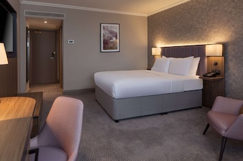 Doubletree By Hilton Dartford Bridge