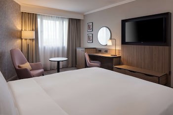 Doubletree By Hilton Dartford Bridge