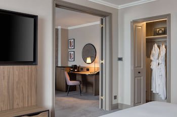 Doubletree By Hilton Dartford Bridge
