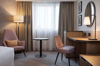 Doubletree By Hilton Dartford Bridge